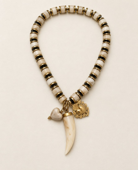 Collar Amuleto Crema