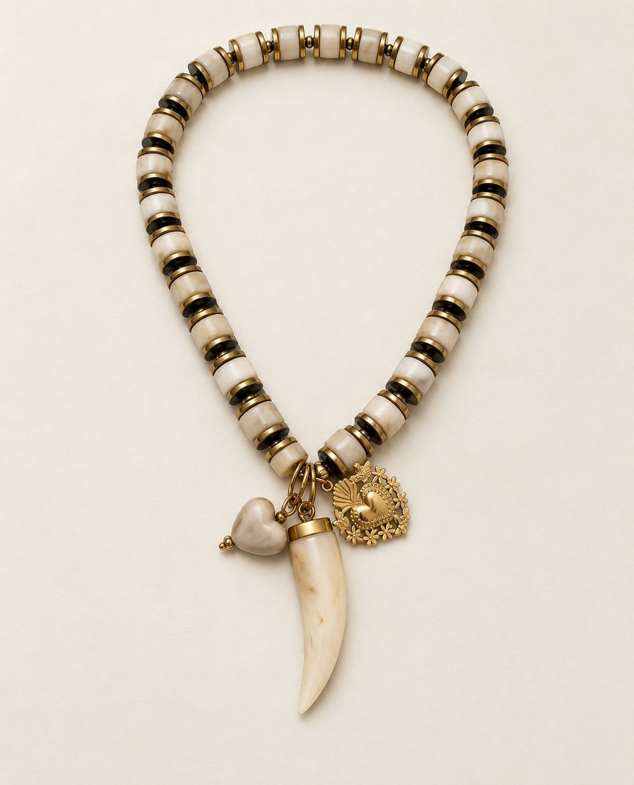 Collar Amuleto Crema