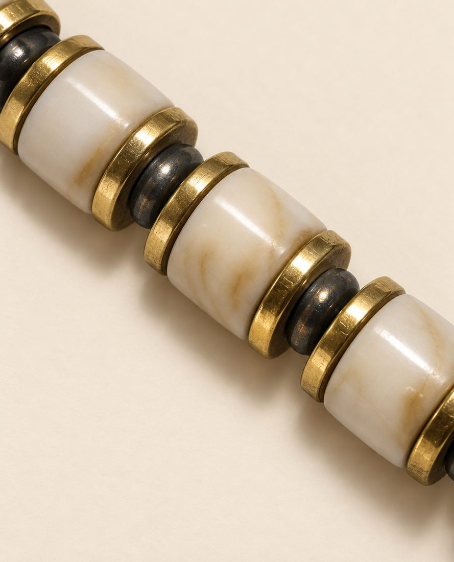 Collar Amuleto Crema