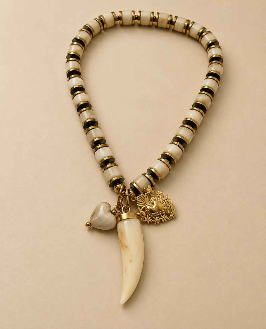 Collar Amuleto Crema