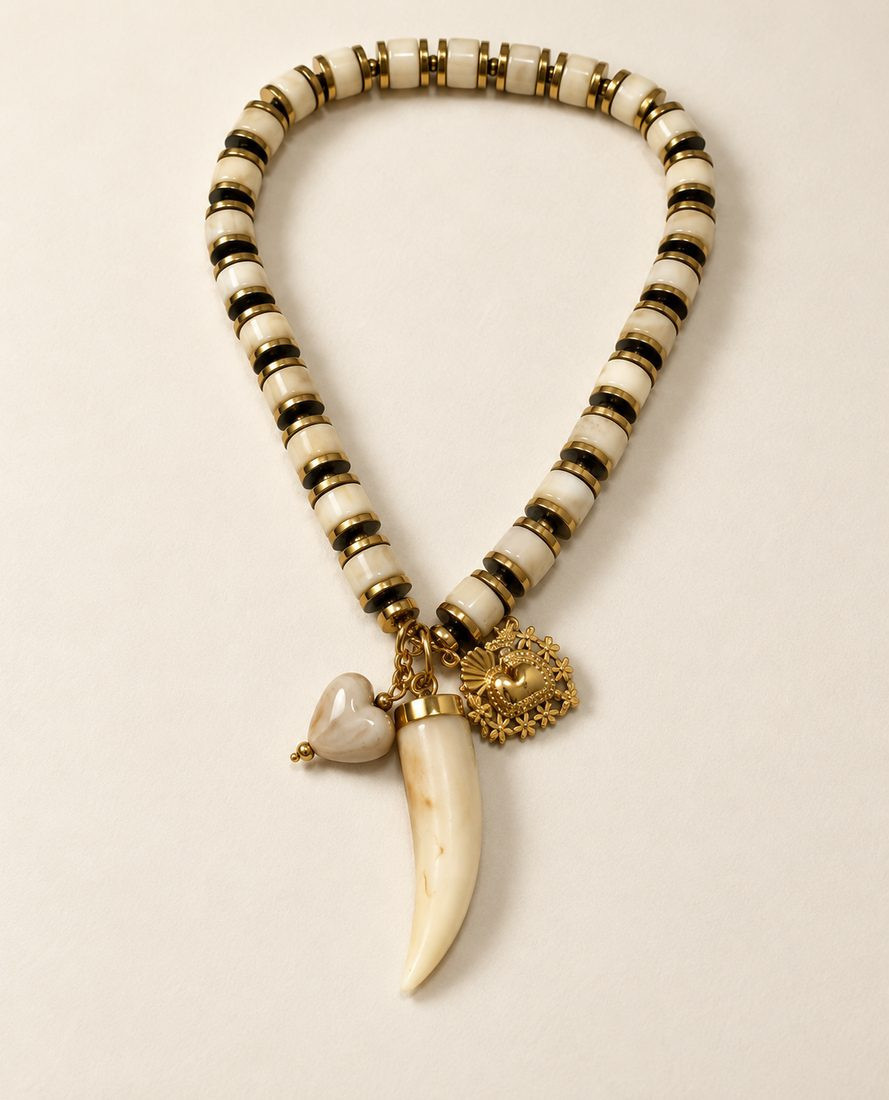 Collar Amuleto Crema